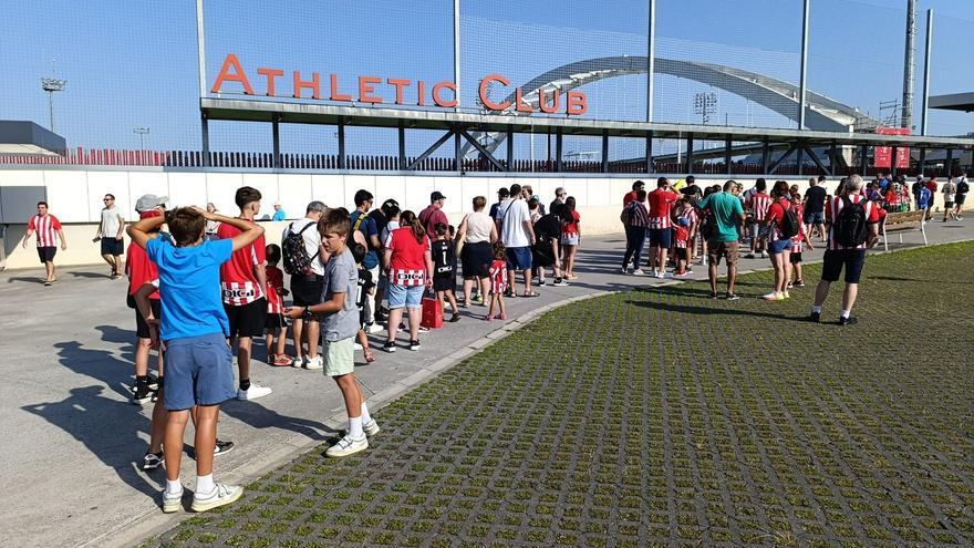 Entrenamiento del Athletic a puerta abierta en Lezama