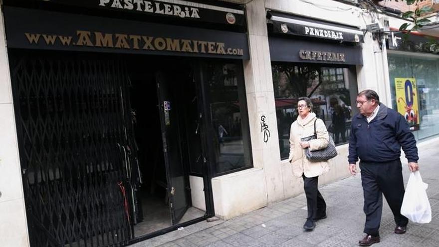 Imagen del local donde se produjo el incendio ayer en la calle Andrés Larrazabal en Getxo.