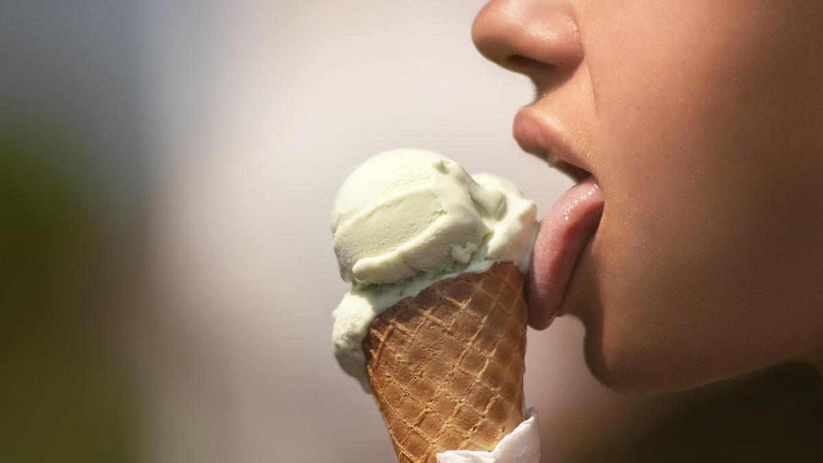 Muchos expertos y expertas estudian qué papel juegan las emociones, los sentidos o incluso las hormonas en el hambre.