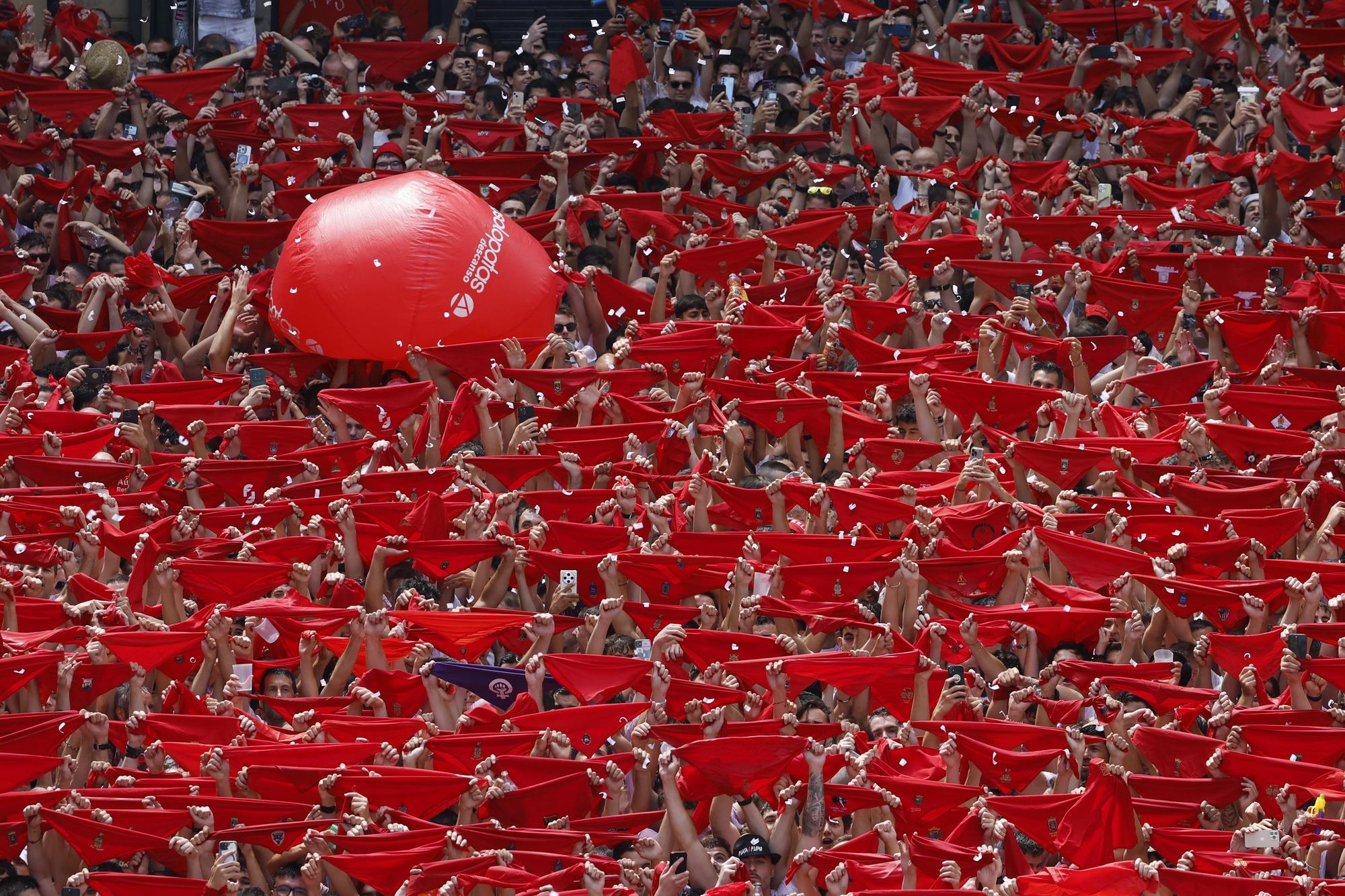 Fotos del  Chupinazo de San Fermín 2025 en Pamplona: ¡La fiesta más internacional se enciende con un grito solidario por Palestina!