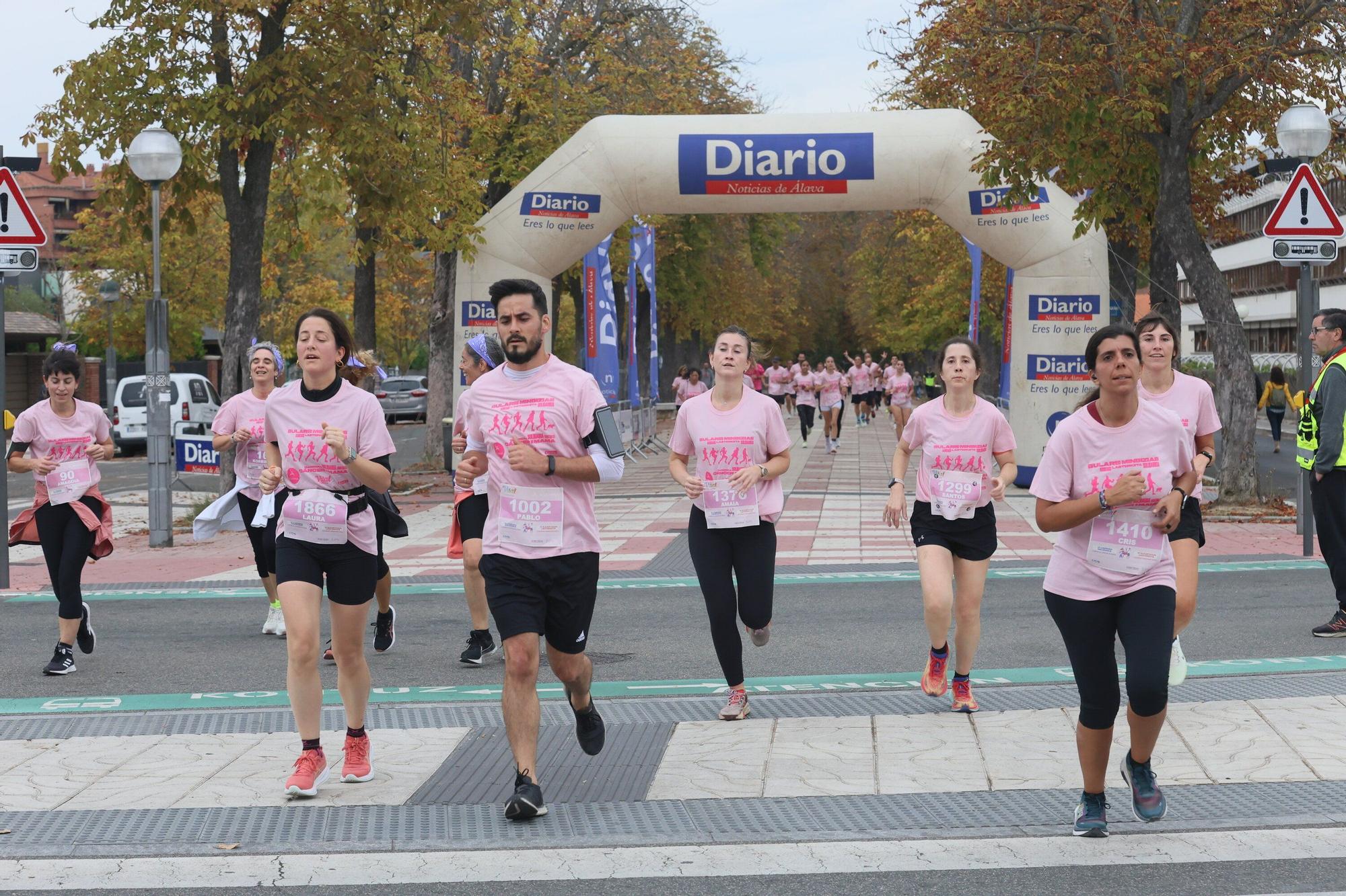 En imágenes: Vitoria se vuelca con la VI Carrera Solidaria contra el Cáncer de Mama