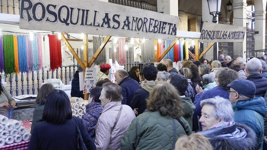 Bilbao, fiel a la tradición de San Blas: "Al santo solo le pedimos salud, que de dinero vamos sobradas"