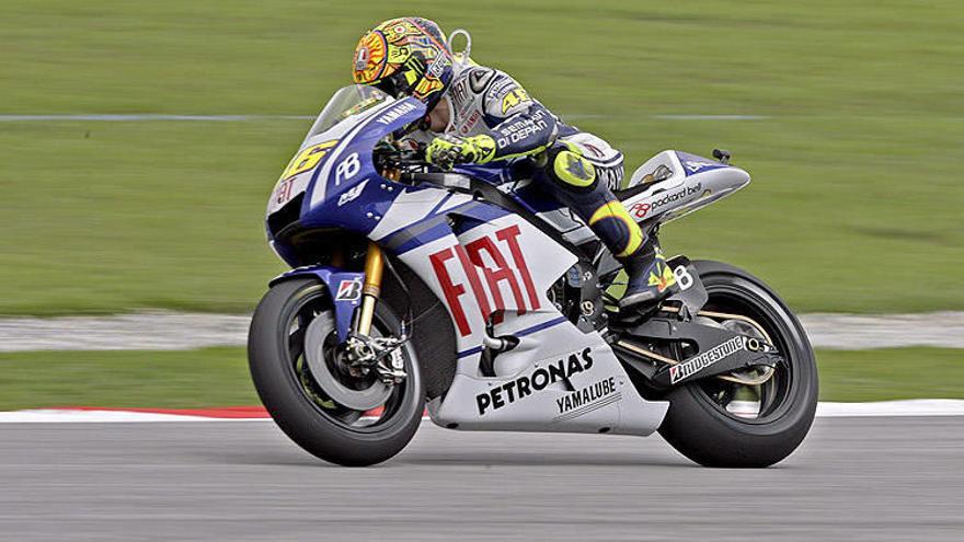 Rossi participa en una sesión de entrenamientos libres en el circuito internacional de Sepang.