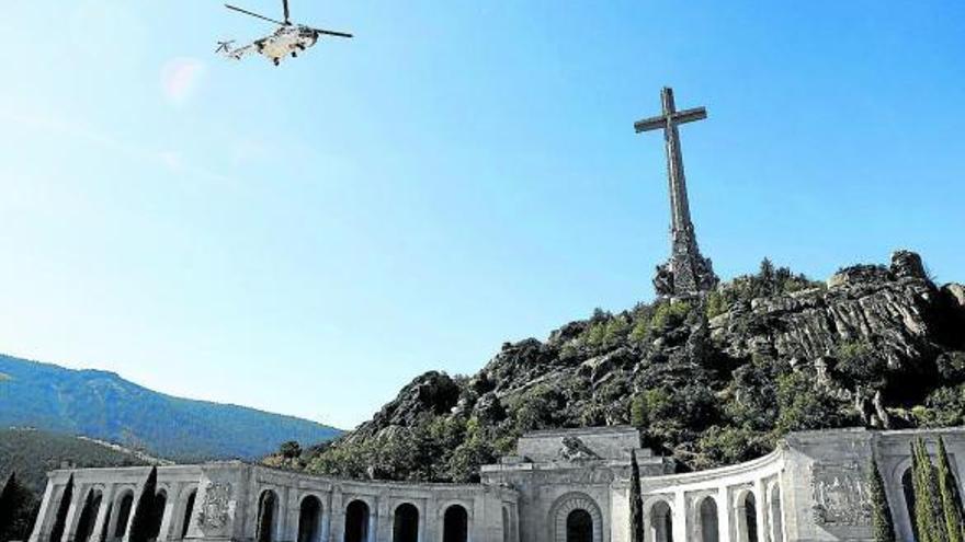 Traslado de los restos de Franco al cementerio de Mingorrubio tras su exhumación del Valle. Foto: Efe