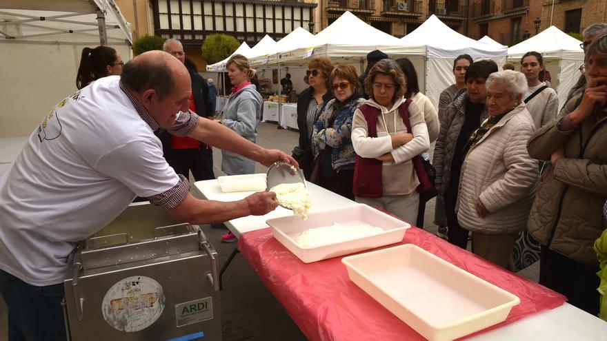 Sabor y calidad de cercanía: Falces celebra la I Feria de Producto Local y Artesanía