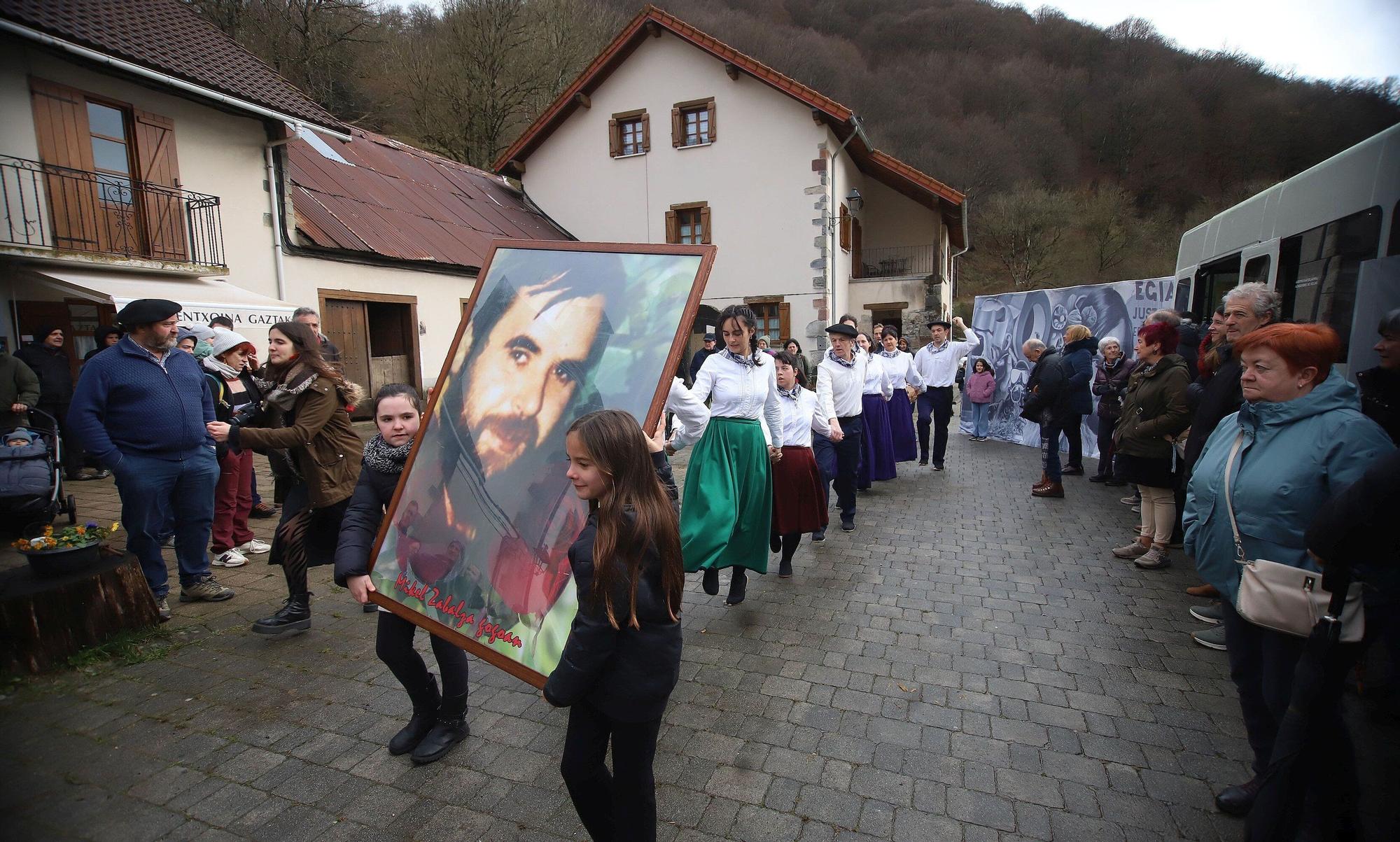 Fotos del homenaje a Mikel Zabalza en el 40 aniversario de su muerte tras ser detenido por la Guardia Civil