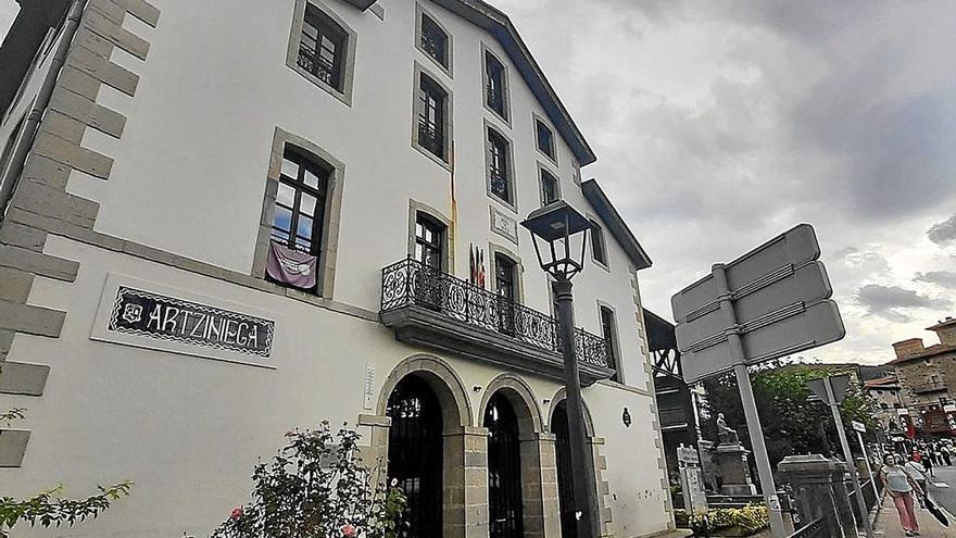 Fachada principal del Ayuntamiento de Artziniega