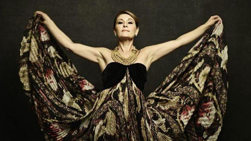 María Bayo, la camaleónica soprano en la que habitan 80 personajes de ópera y zarzuela