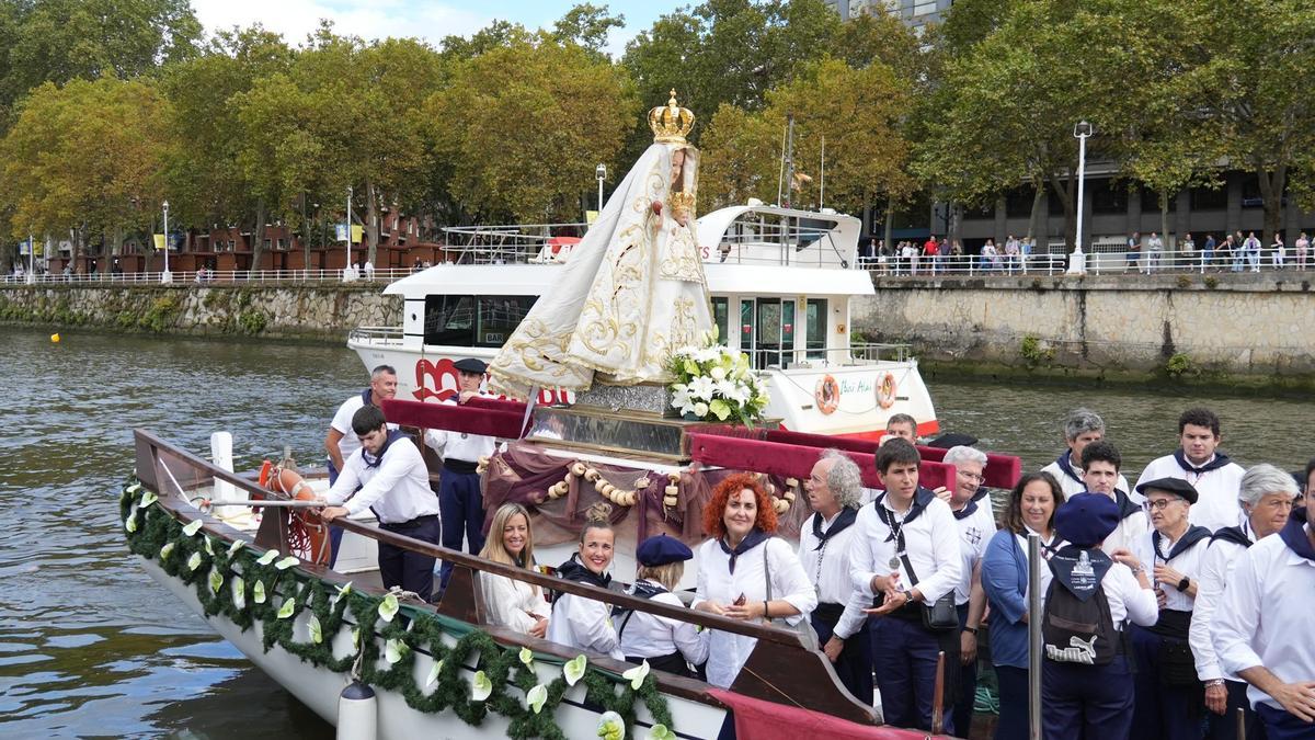 El pasado año 240 fieles acompañaron a la Virgen de Begoña Begoña en cuatro embarcaciones en la procesión náutica ‘Desde Santurce a Bilbao’