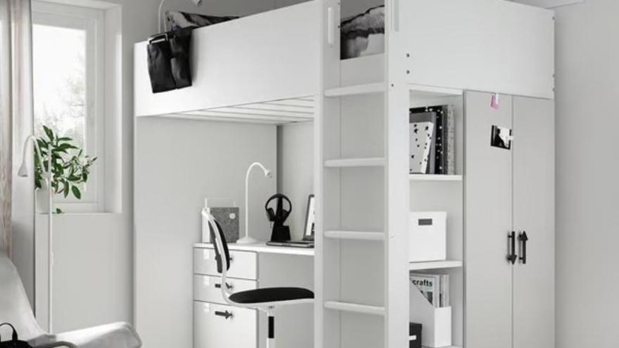 Imagen de la cama alta con escritorio y 4 cajones Smastad de Ikea