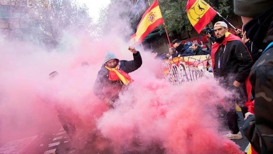 Ultras contra la CUP.