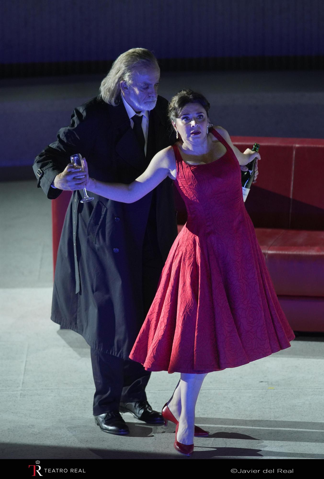 Gran ovación a Sabina Puértolas en 'La traviata'
