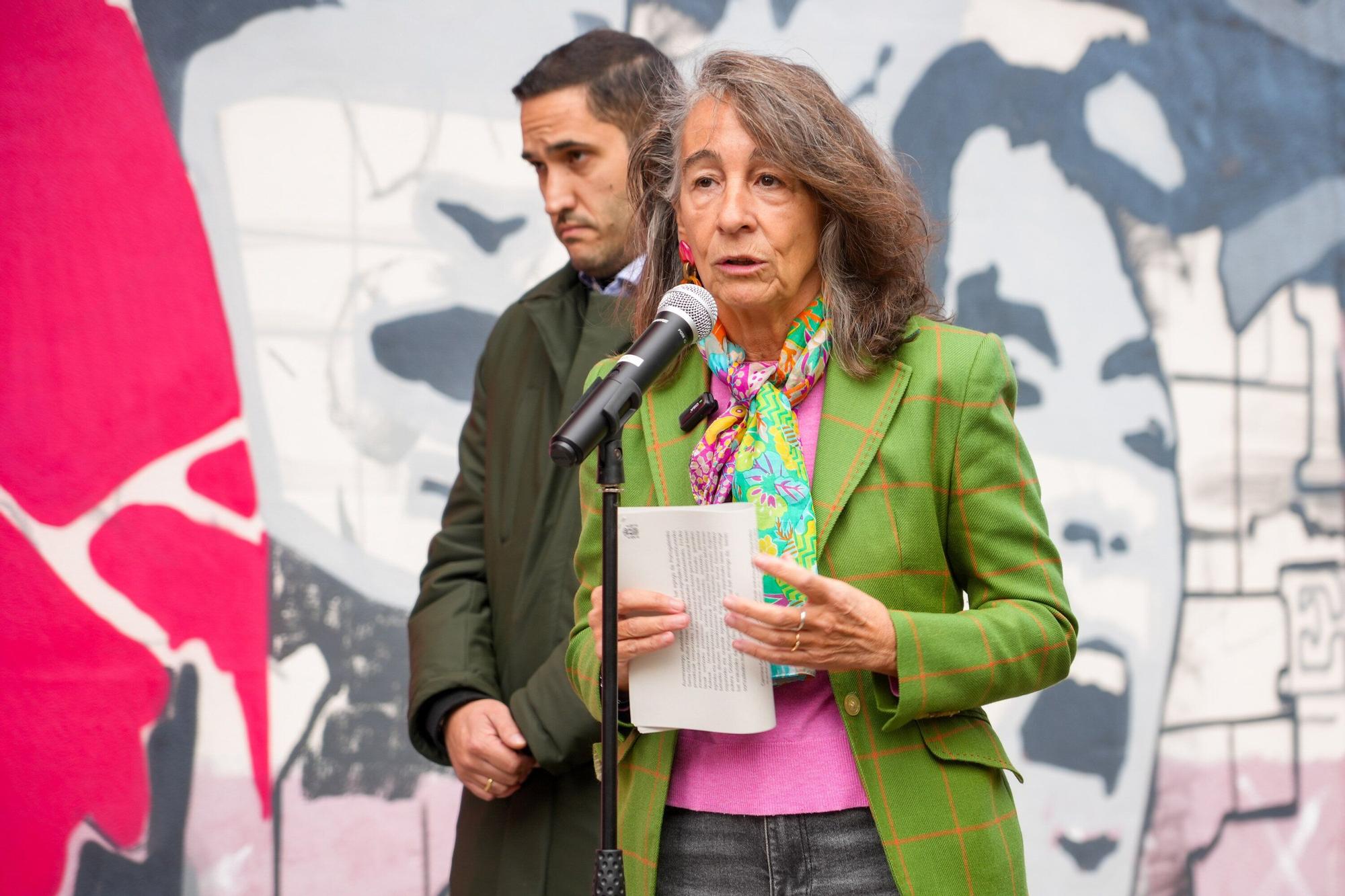 En imágenes: 50 años de libertad y democracia en murales