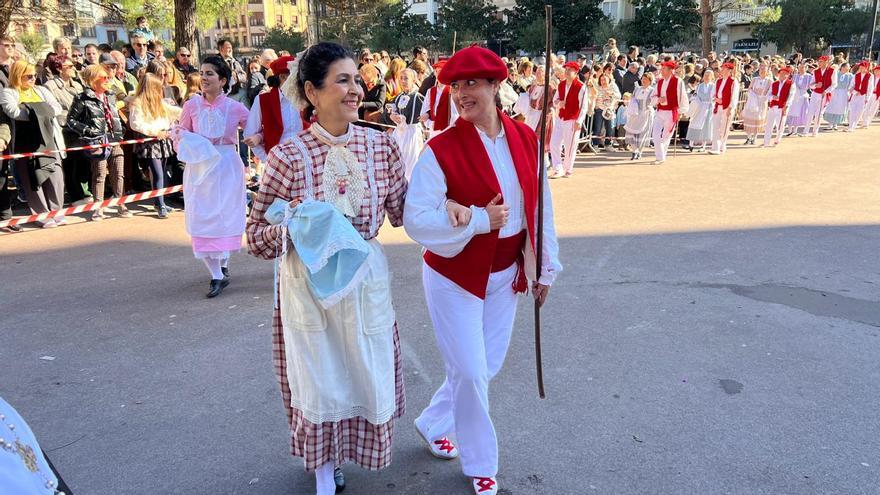 Aniversario en Gros: 25 años de la comparsa Artzai eta Inudeak