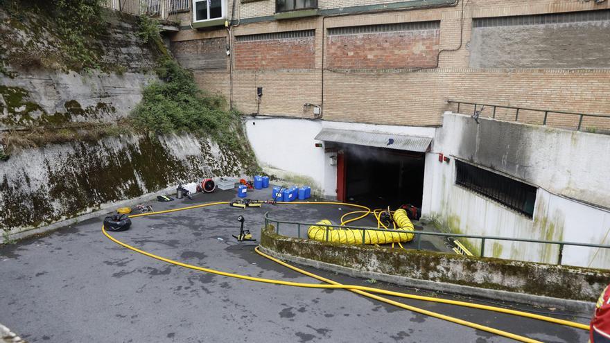 Las imágenes del incendio en un garaje de La Peña