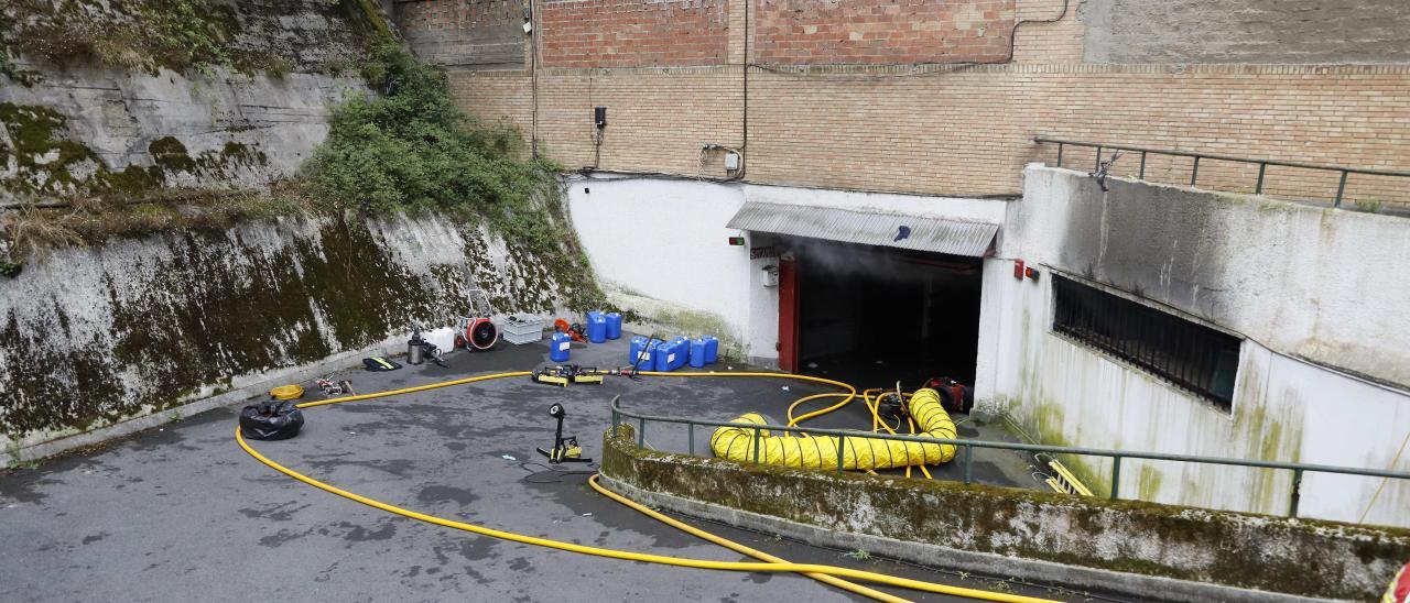 Las imágenes del incendio en un garaje de La Peña