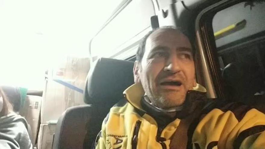 Los voluntarios de la DYA descargarán en Lublin la ropa para los refugiados