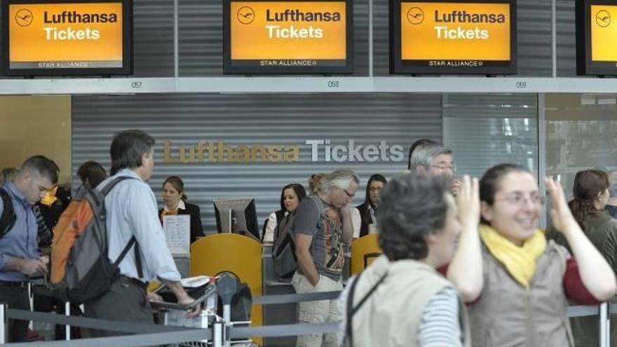 El personal de cabina de Lufthansa en huelga de 24 horas en todas sus bases. En la imágen el aeropuerto de Múnich hoy