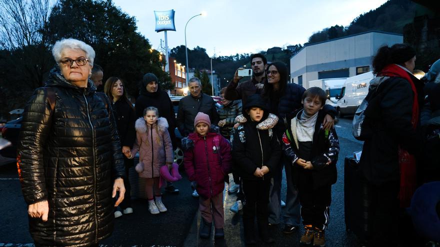 Niños y niñas de Ucrania se despiden entre lágrimas y abrazos tras pasar la Navidad en Bizkaia