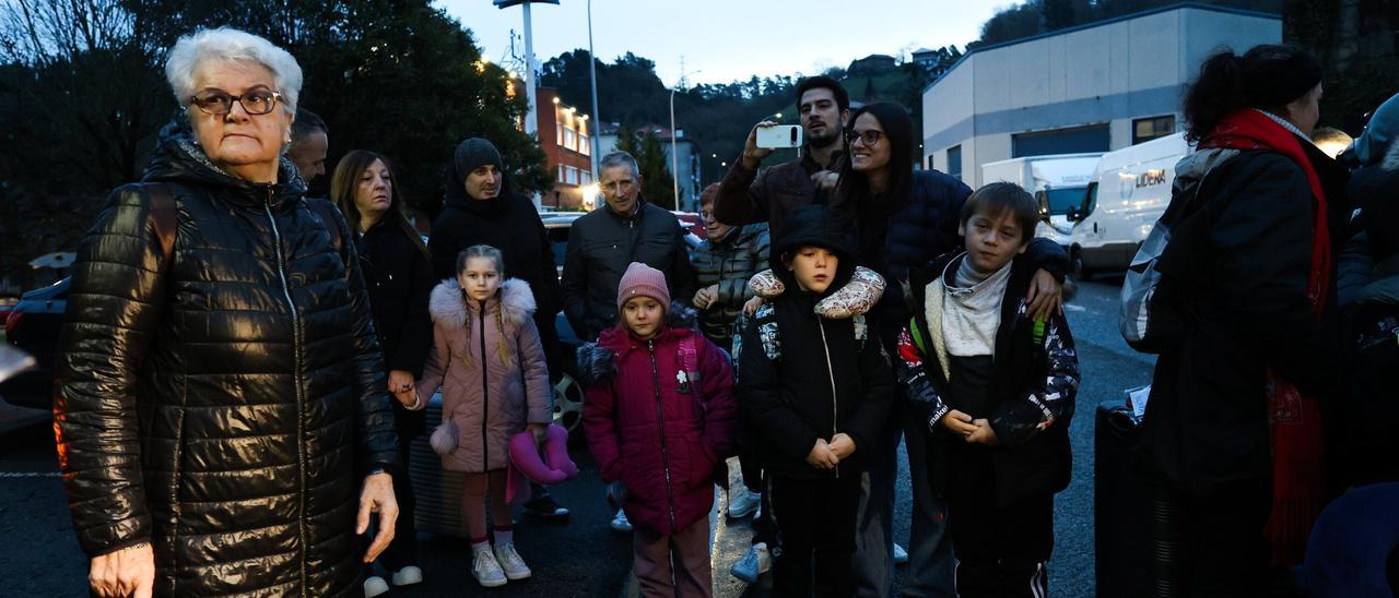 Niños y niñas de Ucrania se despiden entre lágrimas y abrazos tras pasar la Navidad en Euskadi