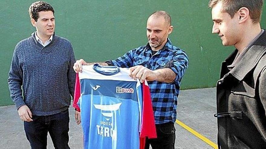 Xala, presentado en Irun como nuevo jugador de Garfe