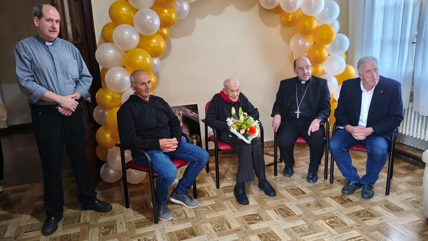 Homenaje al prior emérito de Roncesvalles, Jesús Labiano, por sus cien años de vida