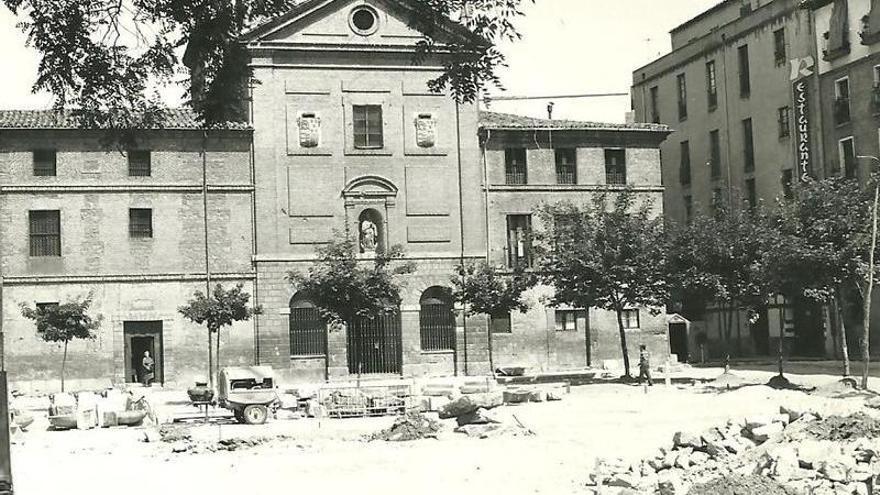 Adiós Pamplona: traslado de la fuente de Recoletas, 1978