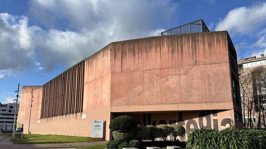 La Mancomunidad de Durangaldea reorganiza los Servicios Sociales ante el aumento de la demanda por la regularización de migrantes