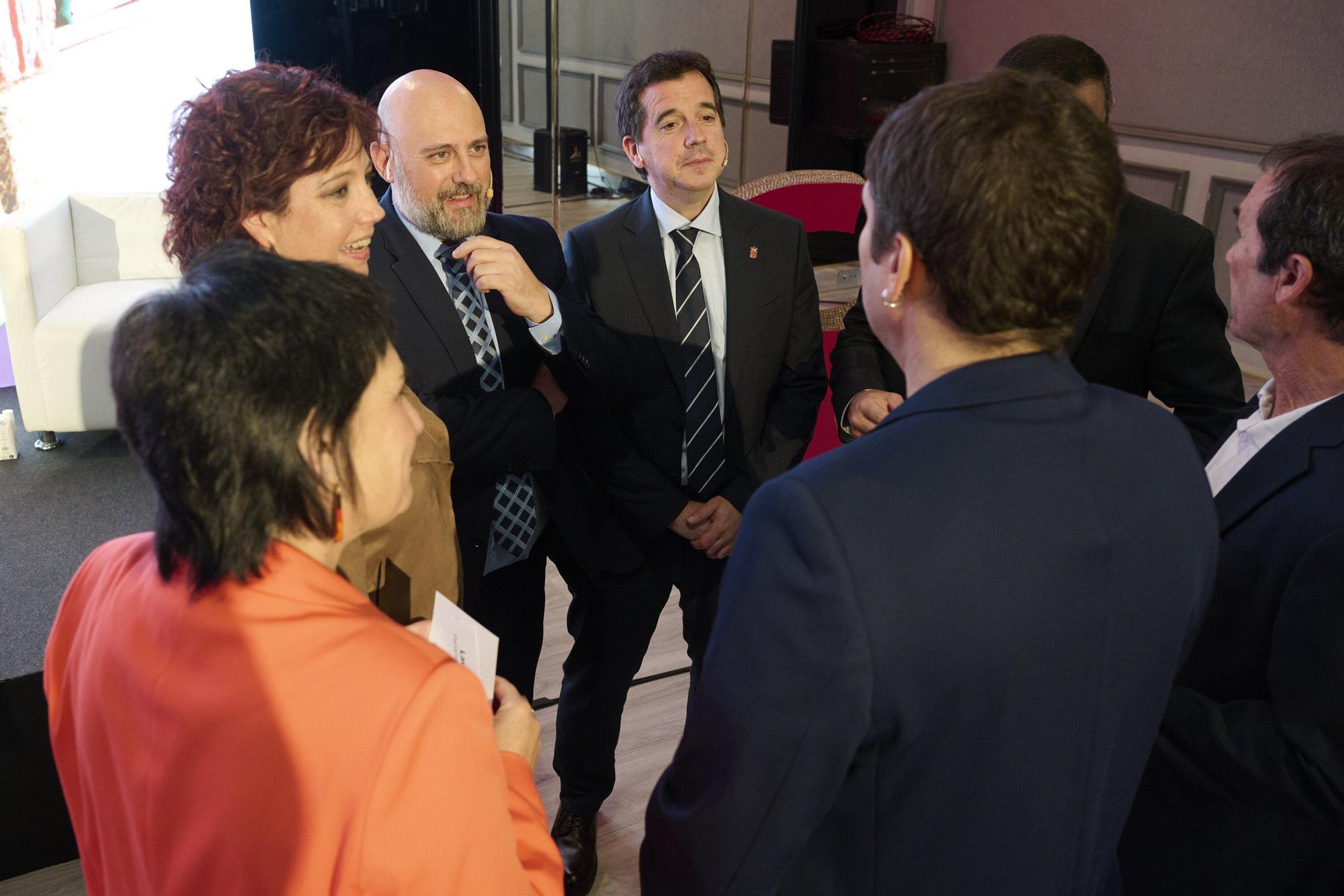 Fotos del encuentro de Laboral Kutxa para la presentación de su informe de la economía navarra