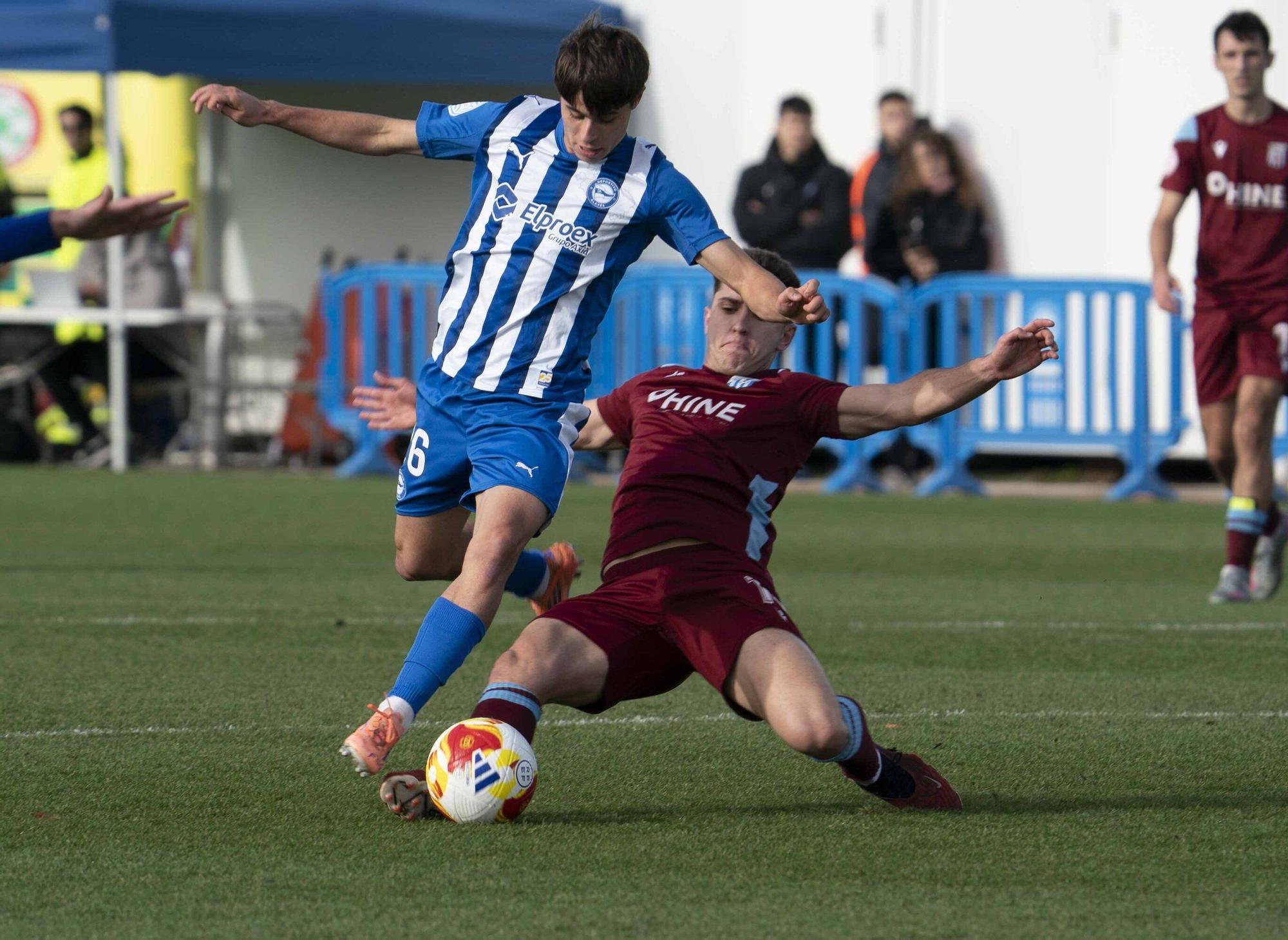 En imágenes: El 'Miniglorias' vence al Beasain en Ibaia