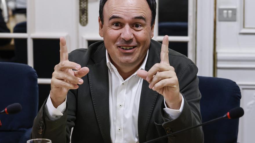 Pérez Llorca mantiene a Camarero de vicepresidenta y crea un comisionado para la recuperación postdana