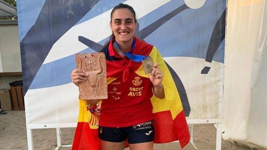 Patri Encinas, portera del Replasa Beti Onak, premiada por la Federación Española de Balonmano