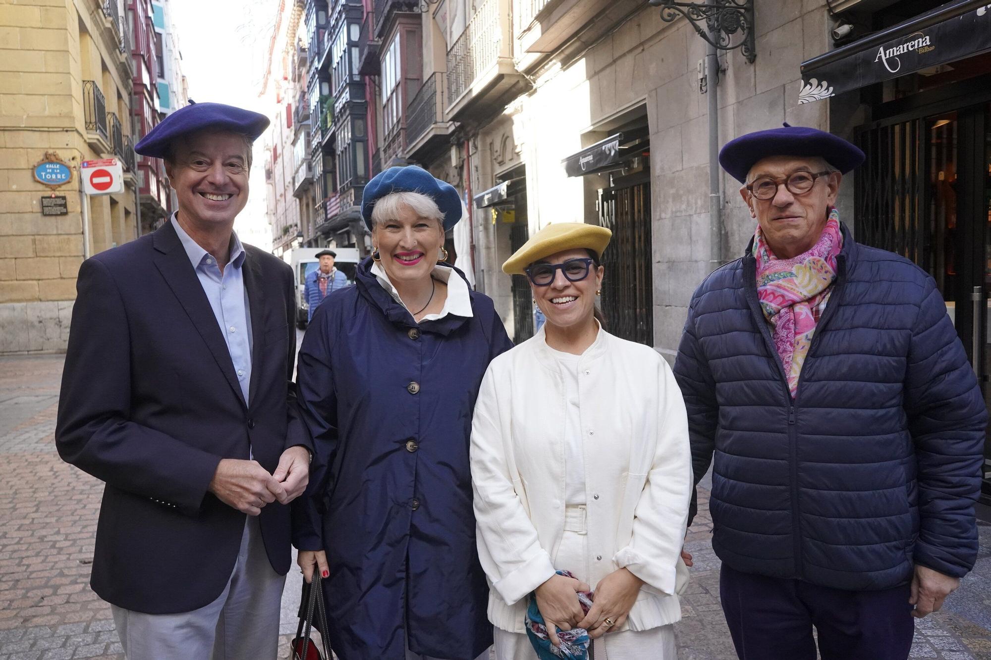 Boni García; la voz de DEIA, Sandra Atutxa, encargada de presentar el acto, Isabel Viñas y el txakolinero Roberto Ibarretxe.