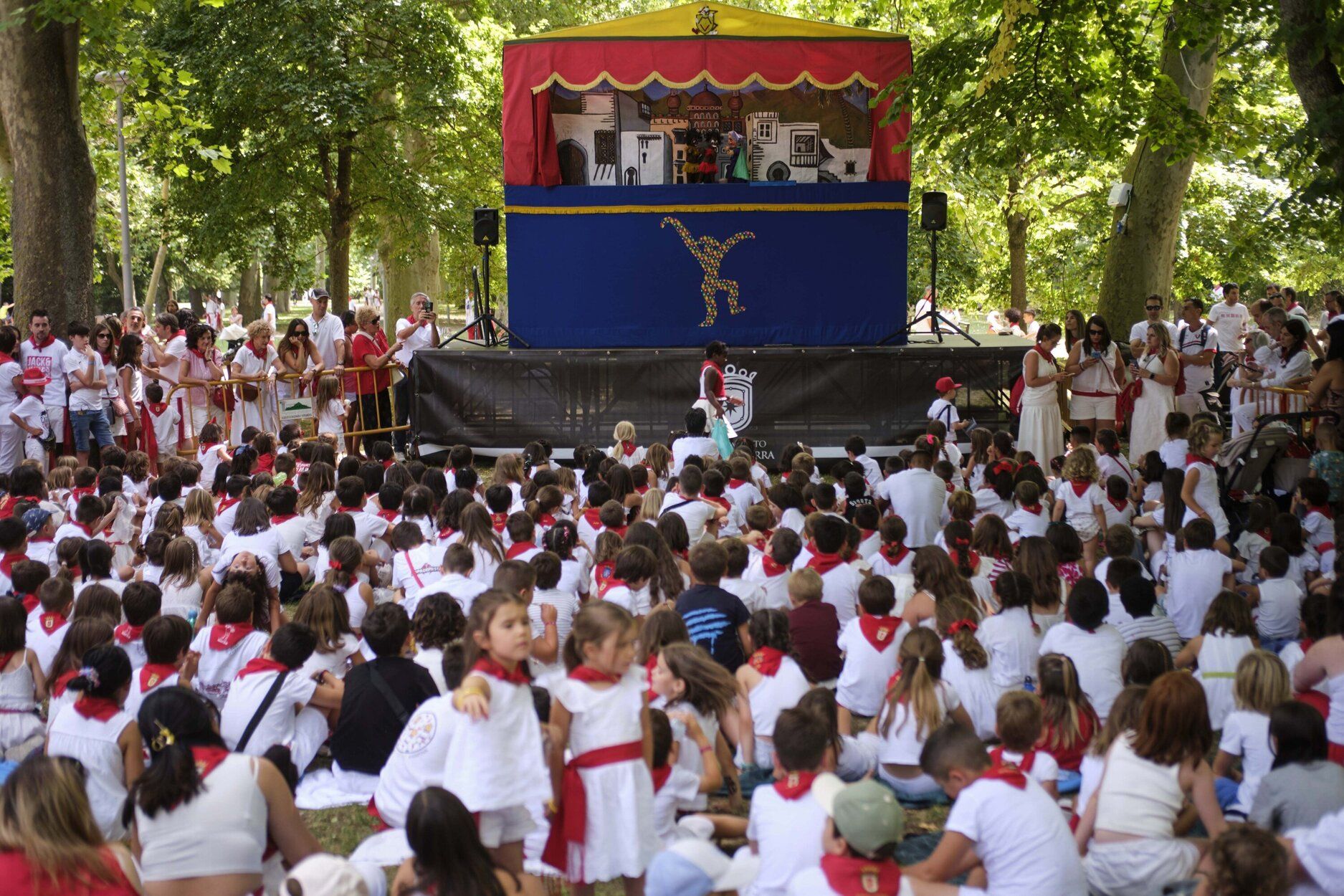 Fotos de la procesión y la pañuelada de este domingo en fiestas de Estella-Lizarra
