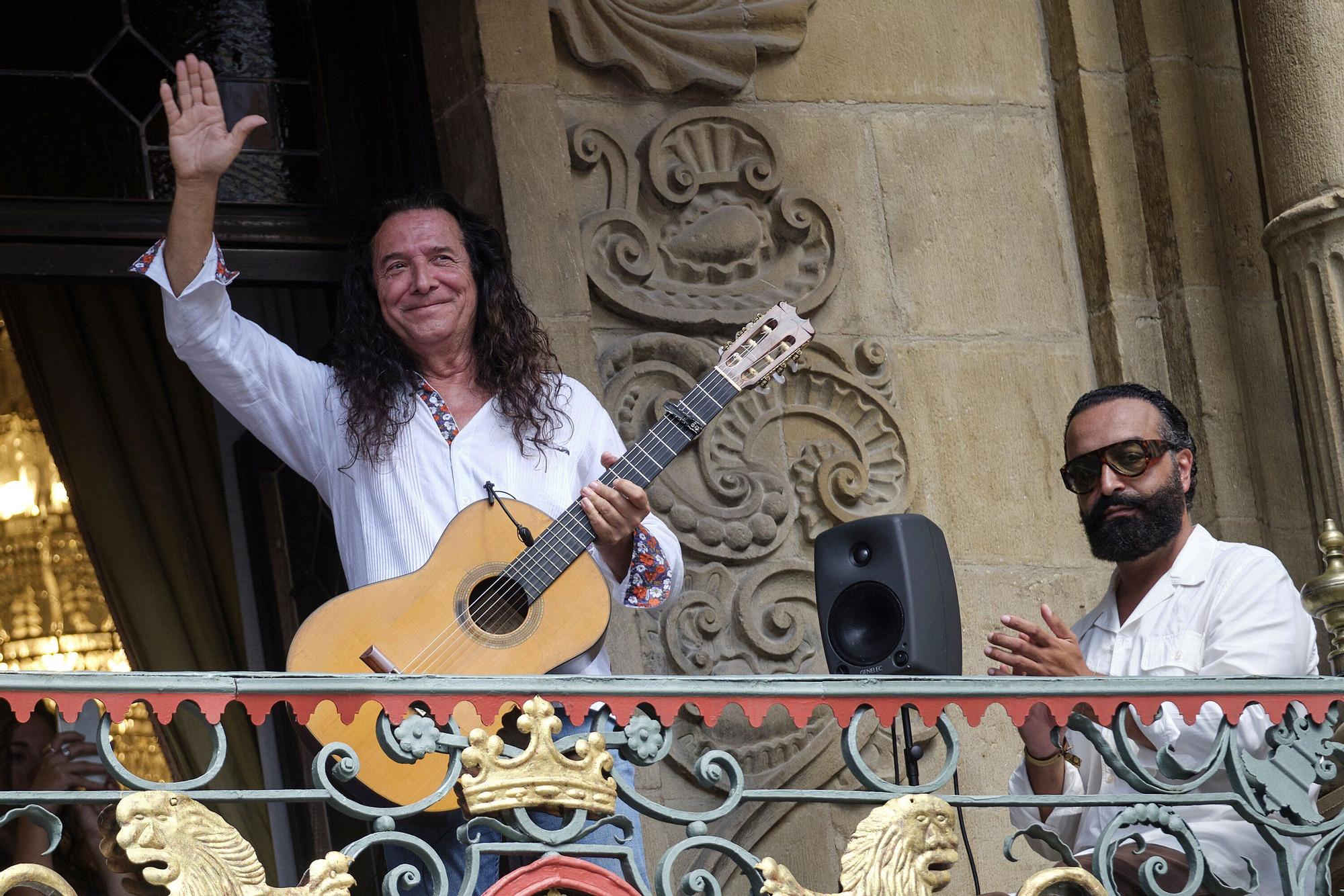 Tomatito, flamenco en el balcón del Ayuntamiento de Pamplona