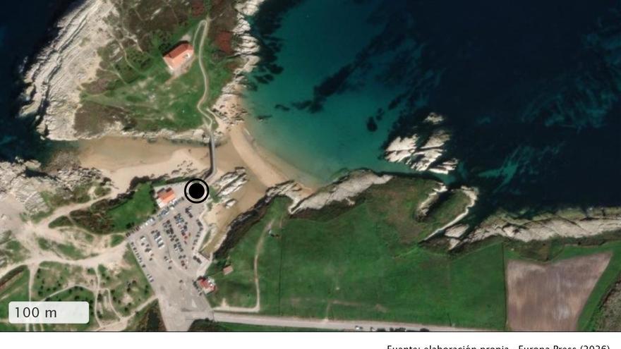 Cae a las rocas de una playa con el coche, sin carné, y cuadruplica la tasa de alcohol
