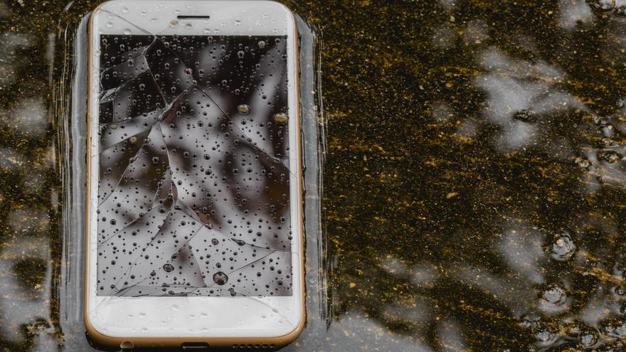 Vuelve el timo del ‘hijo en apuros’, esta vez se le ha mojado el móvil y no funciona