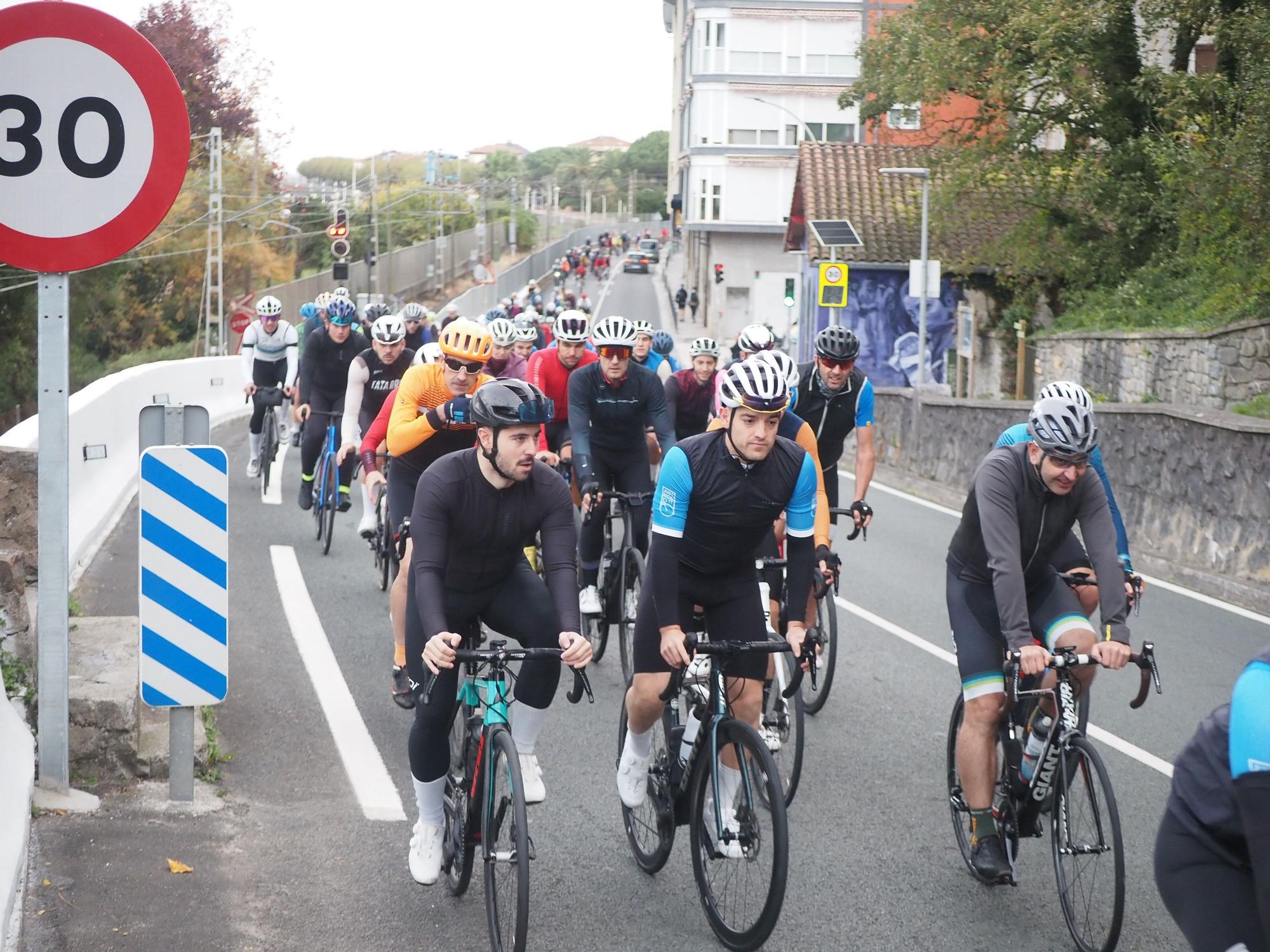 Fiesta ciclista en Deba