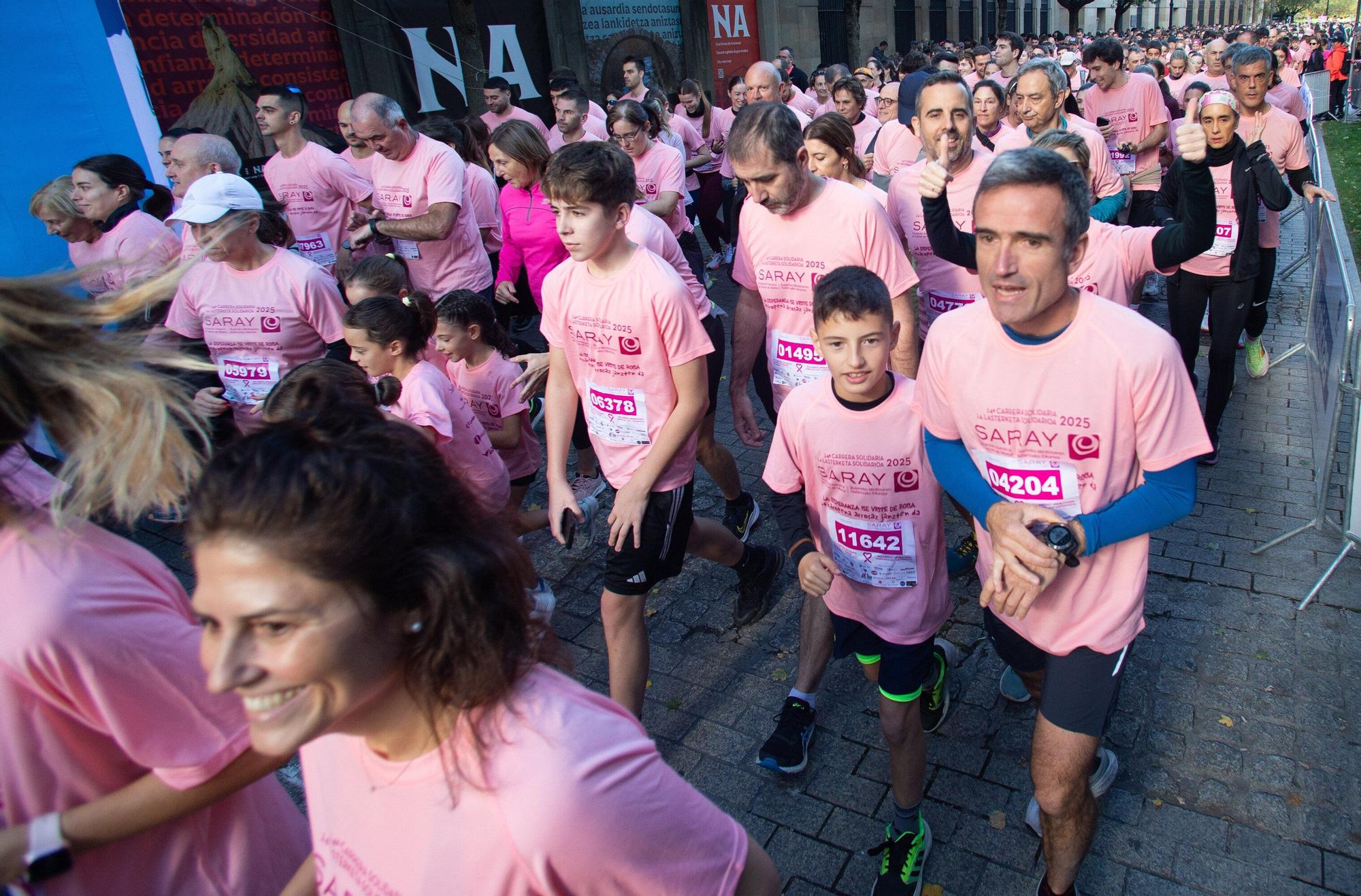 Fotos de la Carrera contra el Cáncer de Mama de Saray en Pamplona 2025