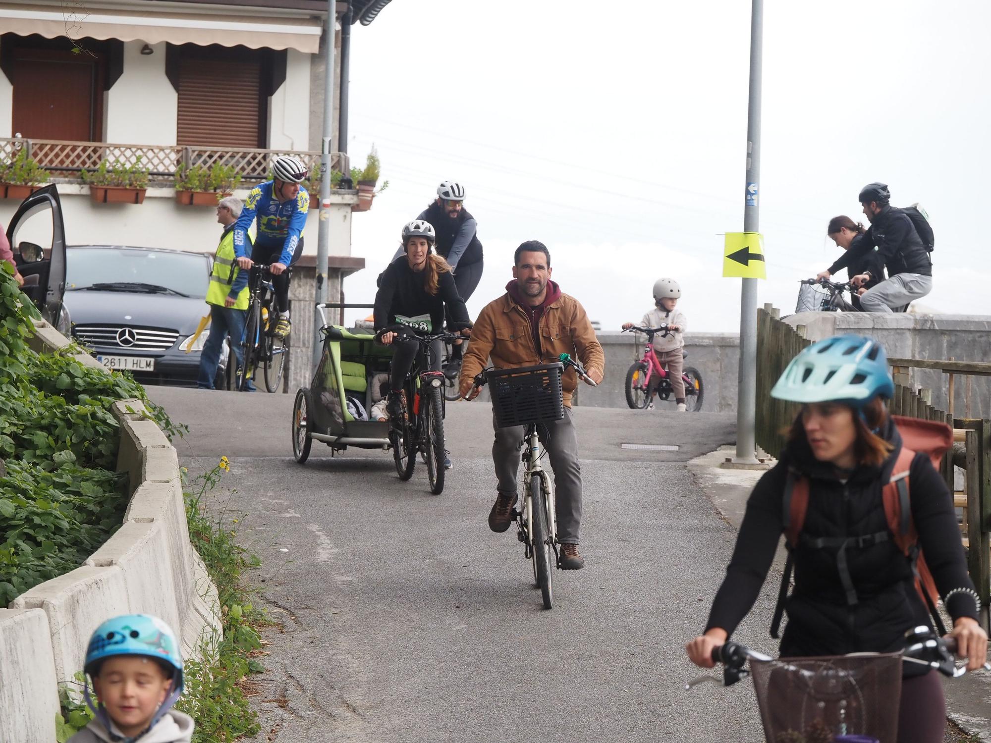 Fiesta ciclista en Deba