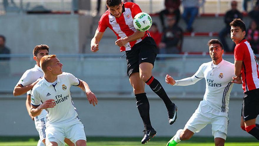 Momento en que Unai Núñez ejecutó de cabeza el gol que firmó ante el Castilla en Lezama el pasado 19 de marzo.