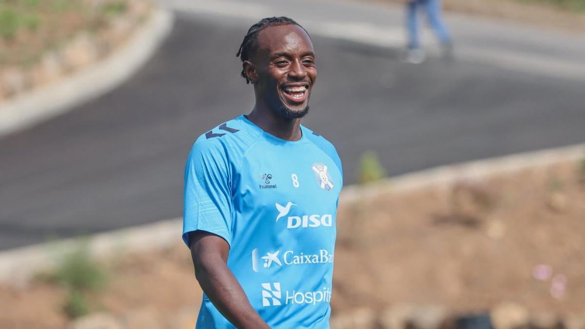 Diarrá, en un entrenamiento con el Tenerife.