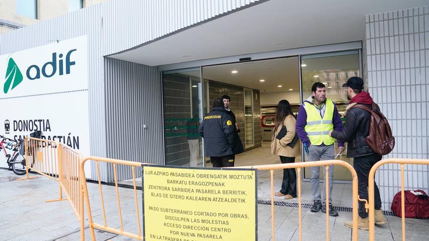 Esperan liberar la vía de Cercanías Renfe &quot;a lo largo de mañana&quot;