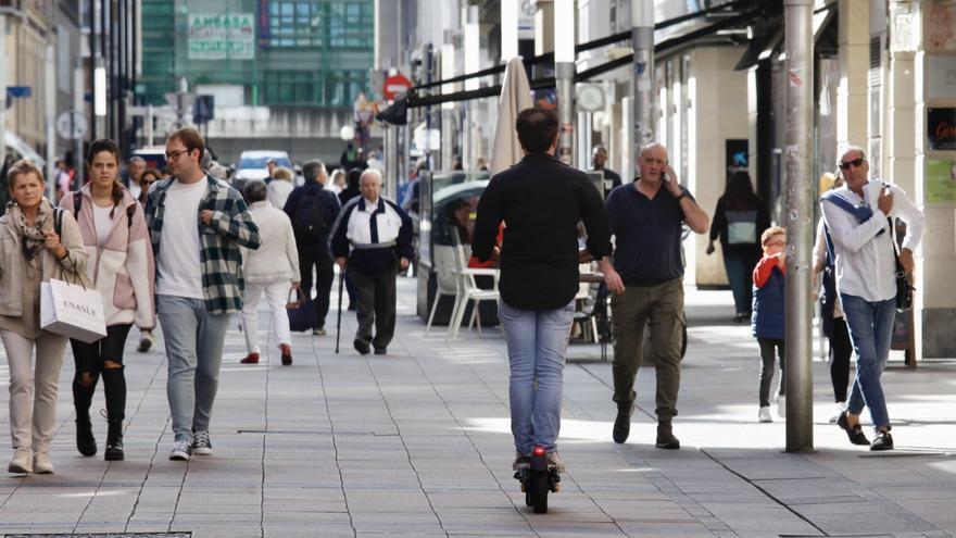 El PP reclama multas "ejemplares" para quienes circulen en patinete eléctrico por las aceras de Vitoria