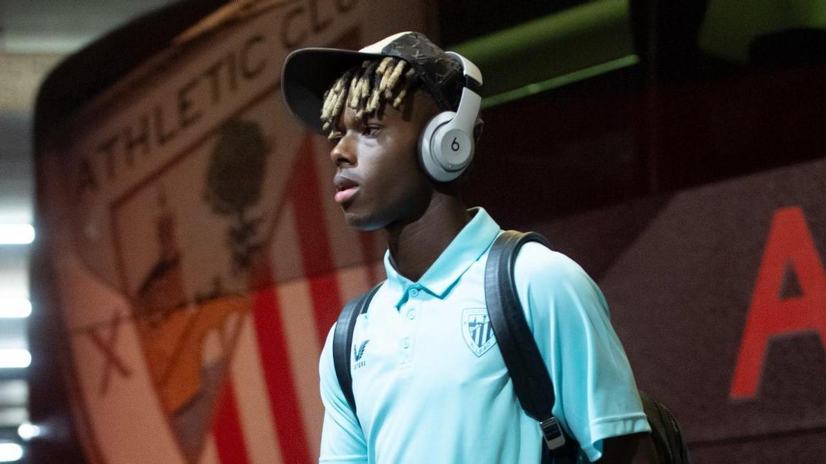 Nico Williams, en su llegada a San Mamés para enfrentarse al Mallorca.