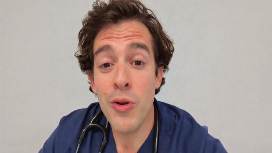 ¿Te cuesta dormir? Las tres frutas que mejoran el descanso, según un cardiólogo