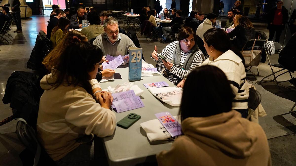 Ehunka pertsona bildu dira Bilboko 12. Berbagunean euskaraz hitz egiteko