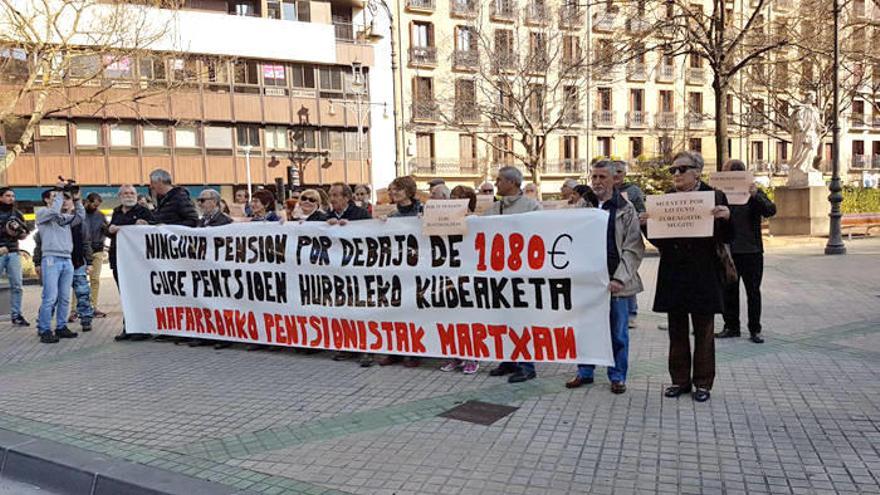 Concentración este jueves frente al Parlamento para reclamar un sistema propio de pensiones.