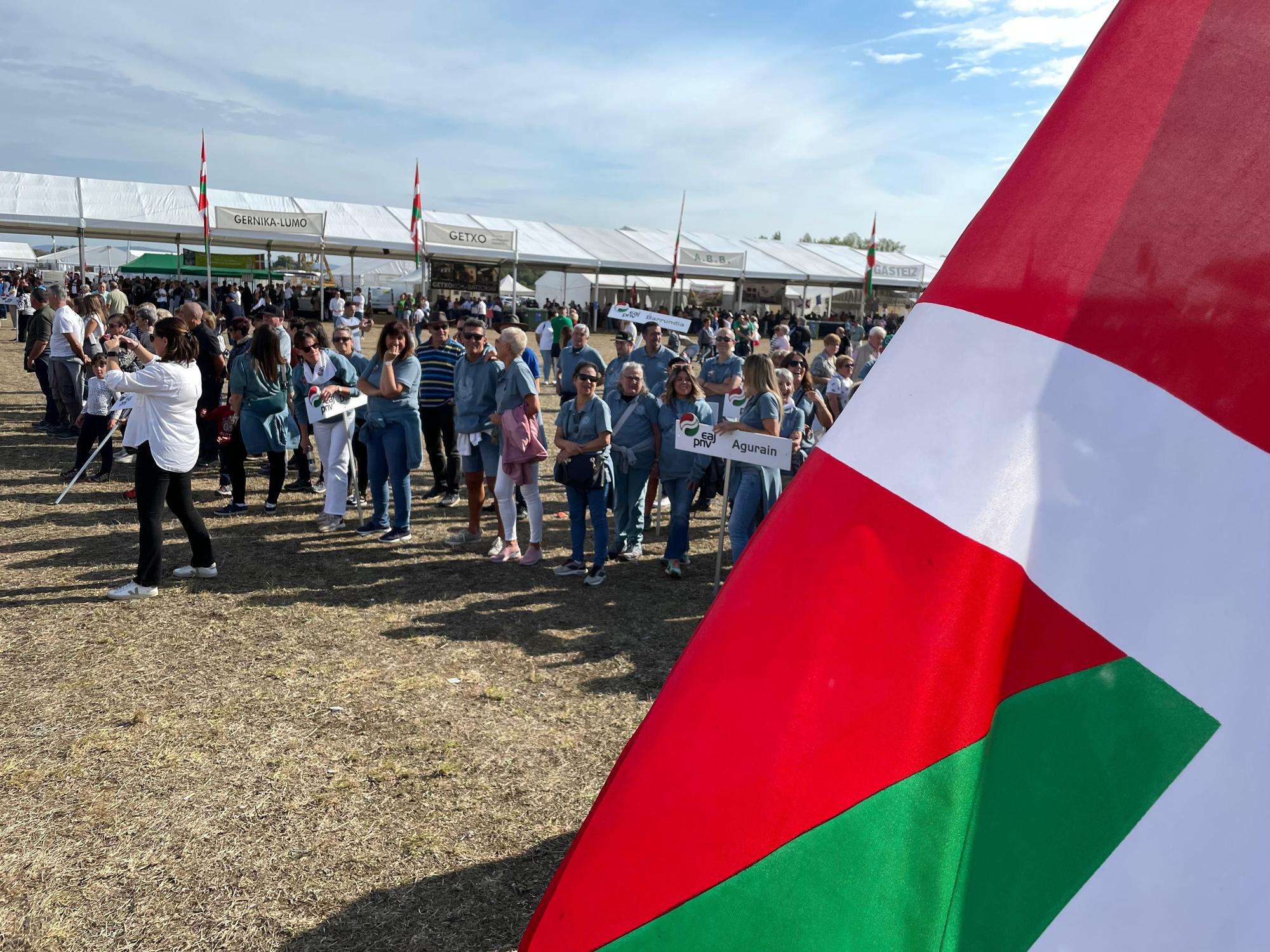En imágenes: El Alderdi Eguna reúne a miles de jeltzales en un ambiente festivo