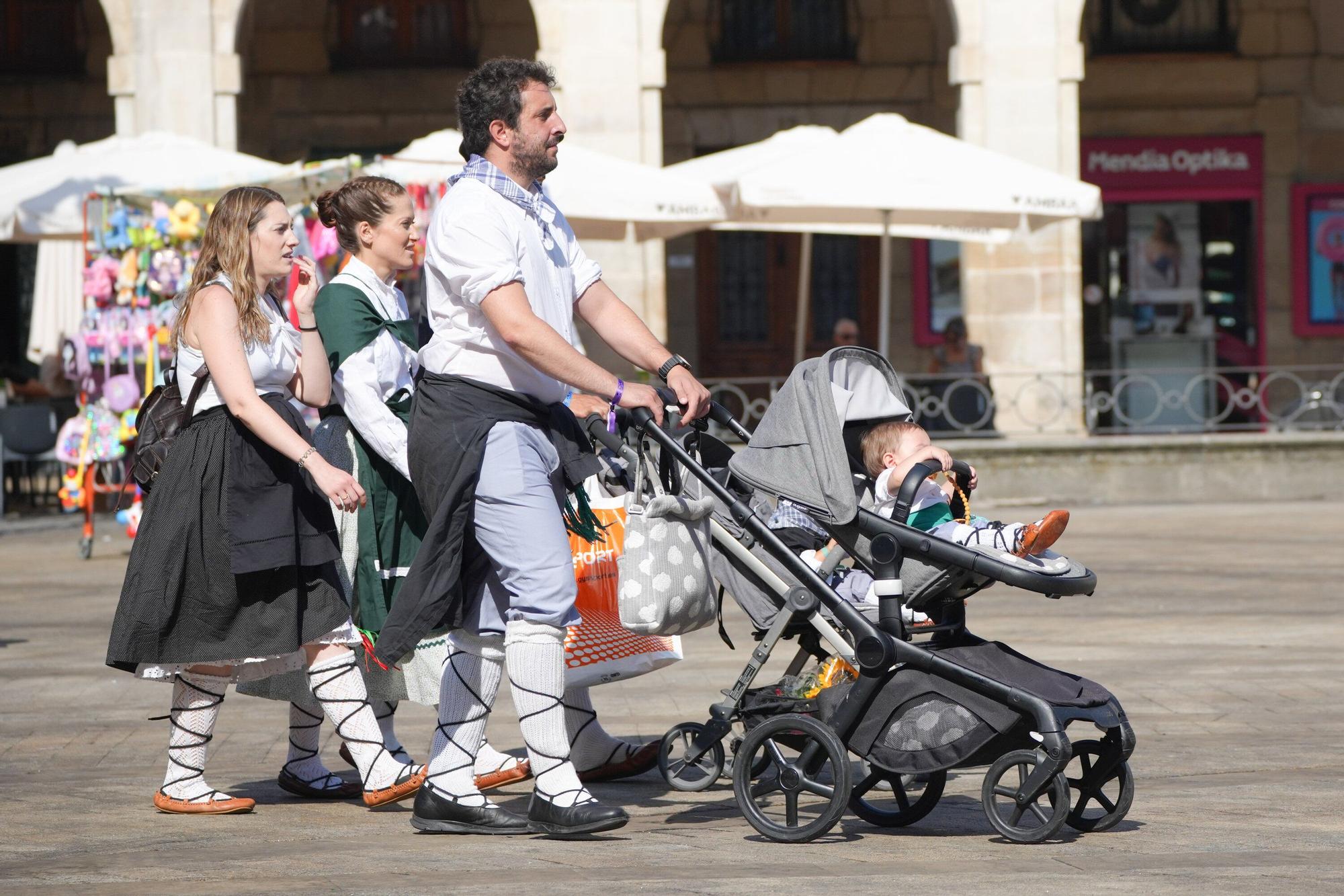 En imágenes: Los txikis se adueñan de su día en las fiestas de La Blanca